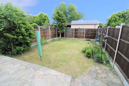 3 bedroom semi-detached house to rent - Photo 3