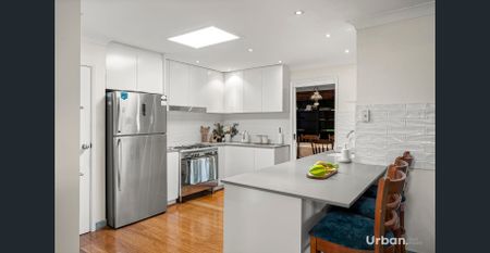 Huge 5 Bedroom Family Home With A Pool - Photo 4