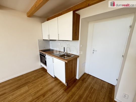 Pronájem bytu 1+kk a garsoniéry 50 m², Na Valentince 451, Praha - Photo 1
