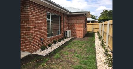 3 BEDROOM TOWNHOUSE - Photo 4