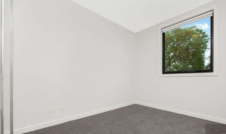 Spacious Apartment in Great Location - Photo 3