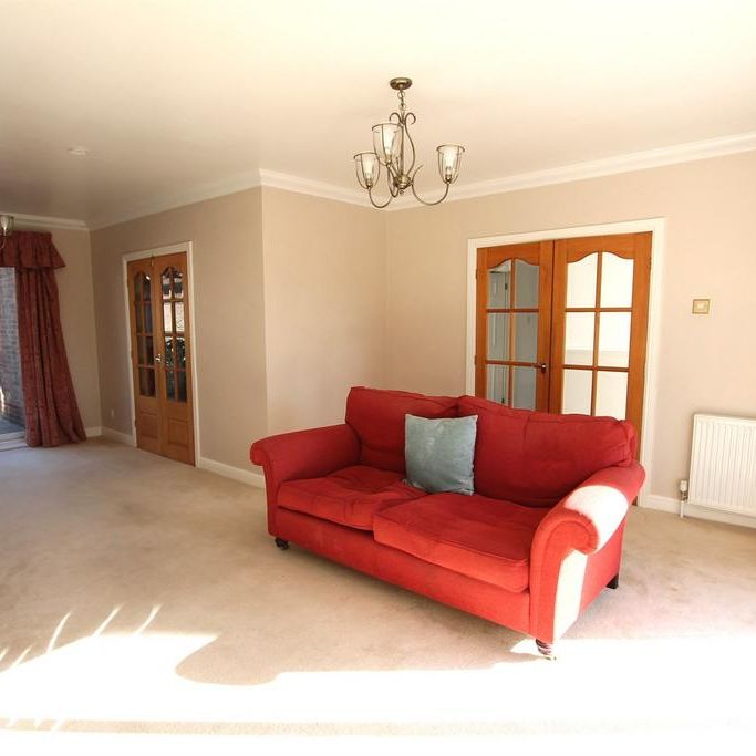 3 bedroom bungalow to rent - Photo 1