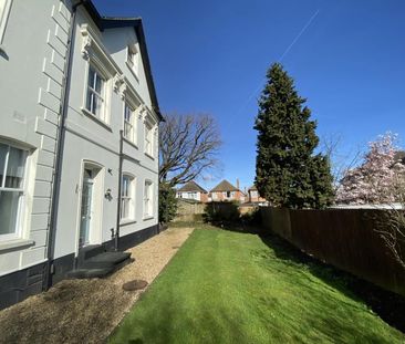 The Grange, Guildford, Surrey, GU2 - Photo 4