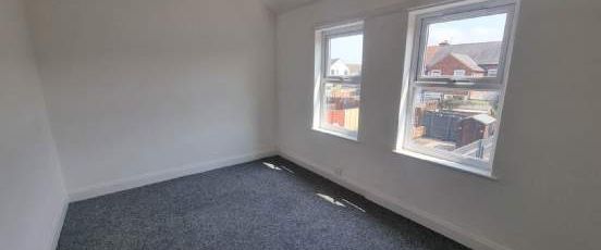 2 bedroom property to rent in Grimsby - Photo 1