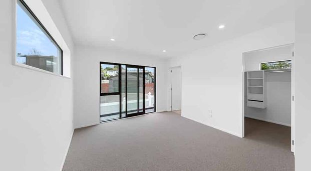 Brand New Townhouse in New Lynn！！ - Photo 1