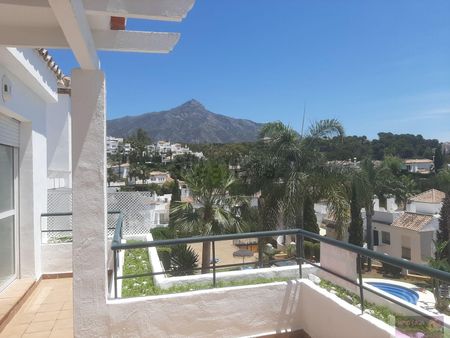 Atico en alquiler en Nueva Andalucia, Marbella - Photo 2