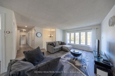 105 White Heather Boulevard #Main - Photo 5