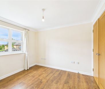 2 bedroom Flat in Ogden Park, Berkshire - Photo 2