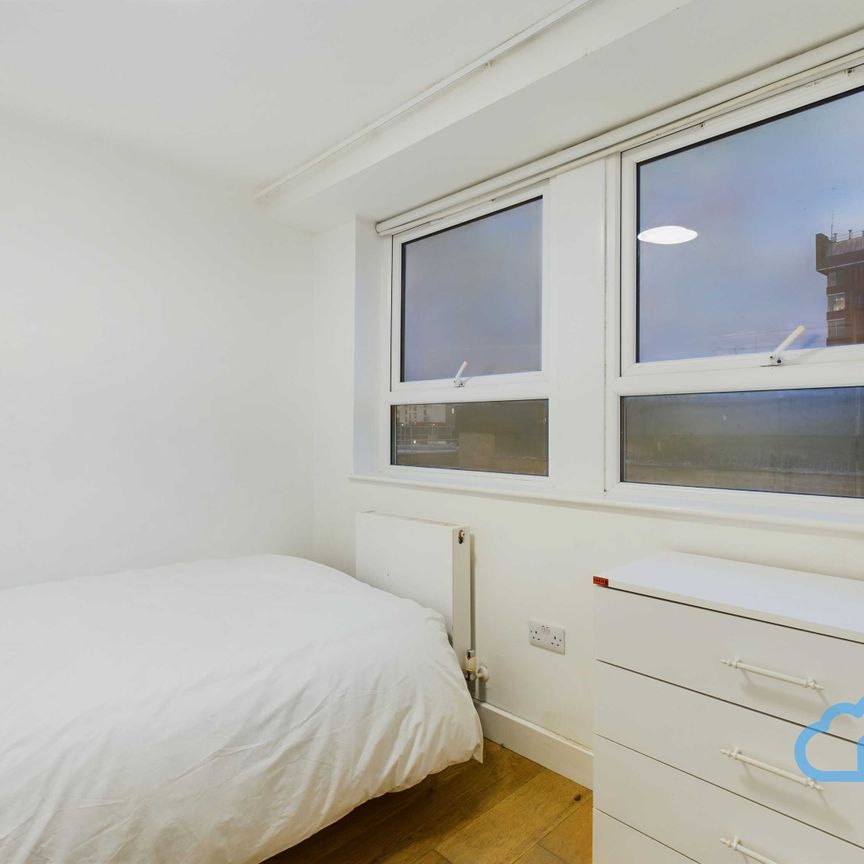 RM2 Eastmead | Farnborough | GU14 7SA - Photo 1