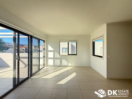 Modern Convenience in a Prime Craigieburn Location - Photo 2