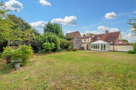 4 bedroom detached house to rent - Photo 2