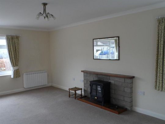 4 bedroom detached house to rent - Photo 1