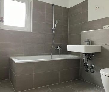 ++ Erstbezug nach Modernisierung + 4 Zimmer + EBK + Wannenbad + Gäs... - Photo 1