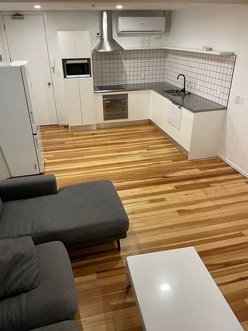 Spacious 1 bed character apartment in center city - Photo 3