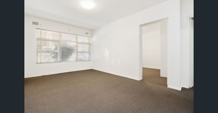 Conveniently Located, Ground Floor Apartment - Photo 2