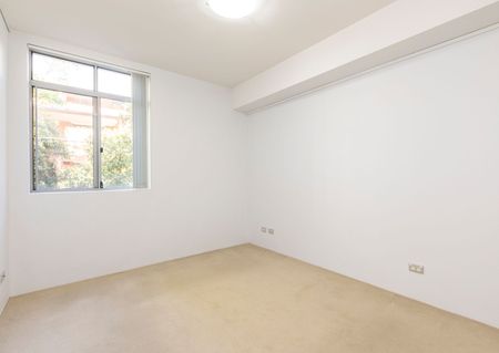 Two Bedroom Apartment In Convenient Location - Photo 3