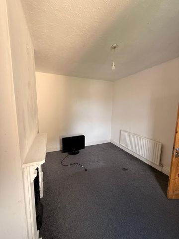 4 bedroom terraced house to rent - Photo 4
