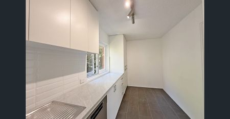 Renovated two bedroom with parking- walk to Crows Nest Village - Photo 4