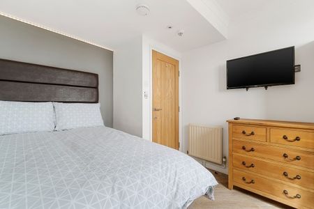 Apartment 4 - Photo 4