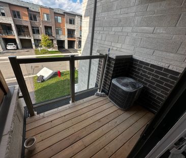 For Lease - 25 Delano Way, Newmarket, Ontario - Photo 2