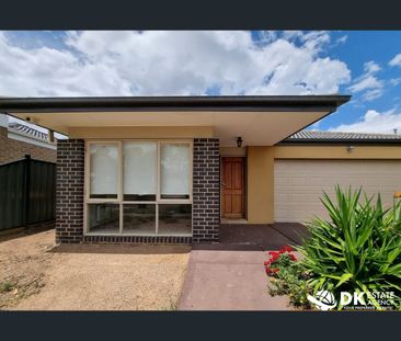 2/13 Vanderbilt Avenue, Truganina, Vic 3029 - Photo 6