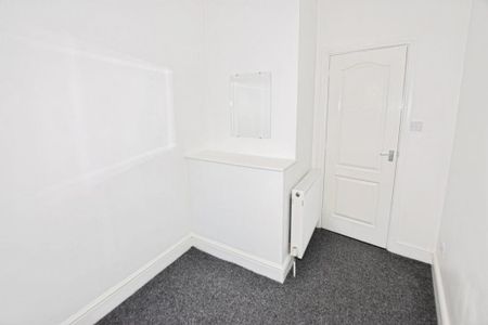 2 bedroom end of terrace house to rent - Photo 5