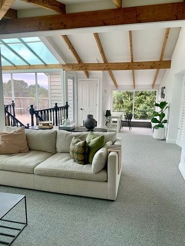 Tasefully renovated family home with views - Photo 2