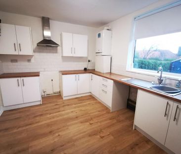 2 bedroom semi-detached house to rent - Photo 2