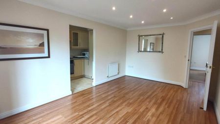 2 bedroom flat to rent - Photo 2