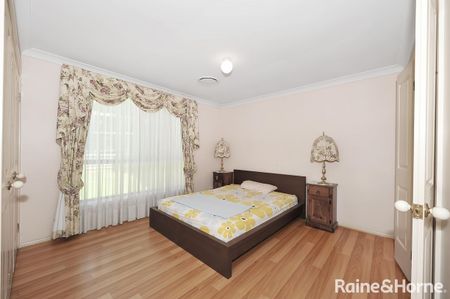 Family Living in Baulkham Hills - Photo 4