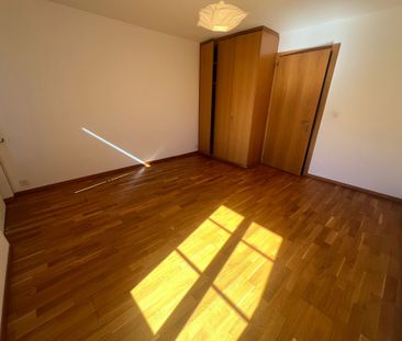 BEL APPARTEMENT 4.5 PCES AU COEUR DE LA VIEILLE VILLE - Photo 5