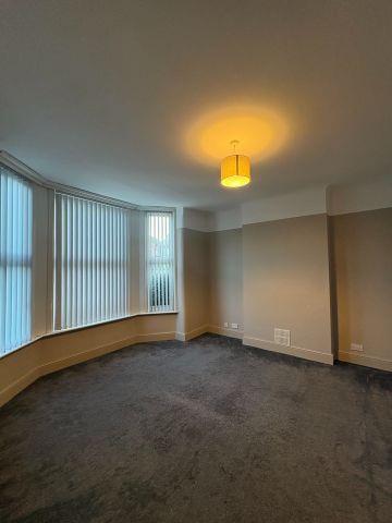 4 Bed Semi-Detached House, Woodchurch Lane, CH42 - Photo 2