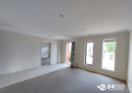 Spacious House with excellent Location in Tarneit - Photo 4