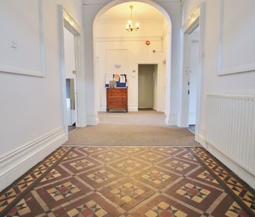 Room to rent within house share - Photo 6