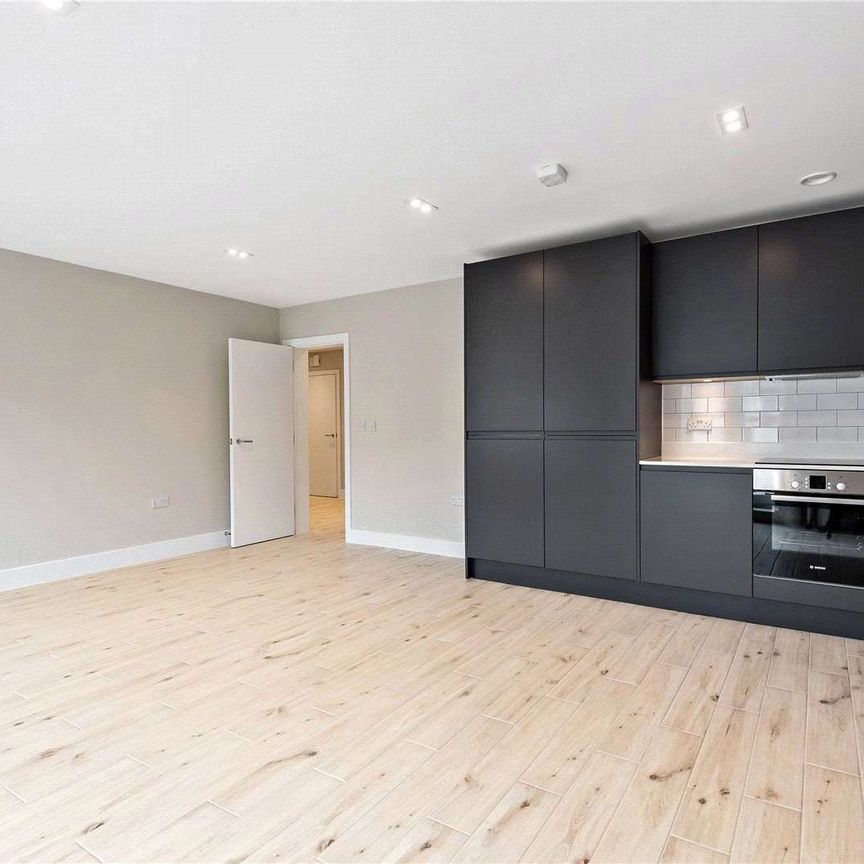 An exceptionally stylish apartment in and ideal Sevenoaks location. - Photo 1