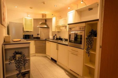 Capri House, Century Wharf, Cardiff Bay, CF10 - Photo 5