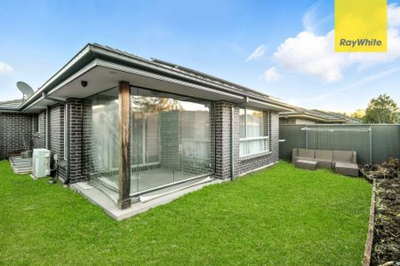 BEAUTIFULLY PRESENTED FAMILY HOME!!! - Photo 3