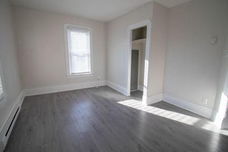 Cozy 1-Bedroom Apartment in Port Colborne! - Photo 5