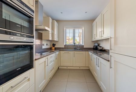 4 bedroom semi-detached house to rent - Photo 3