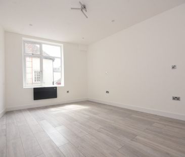 High Street - Photo 4