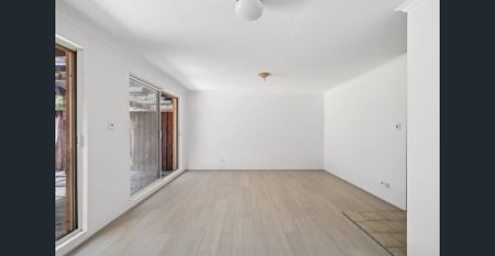 Three-bedroom townhouse in peaceful garden complex - Photo 4