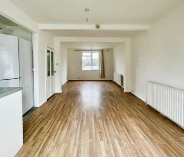 3 bedroom House To Let - Photo 4