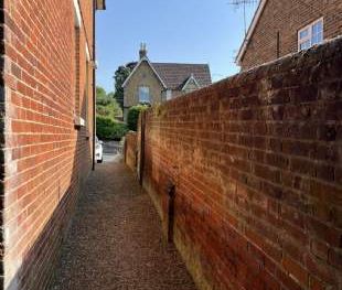 1 bedroom property to rent in Guildford - Photo 3