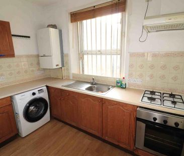 1 bedroom in a flat share to rent - Photo 5