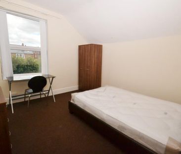 6 bedroom detached house to rent - Photo 3