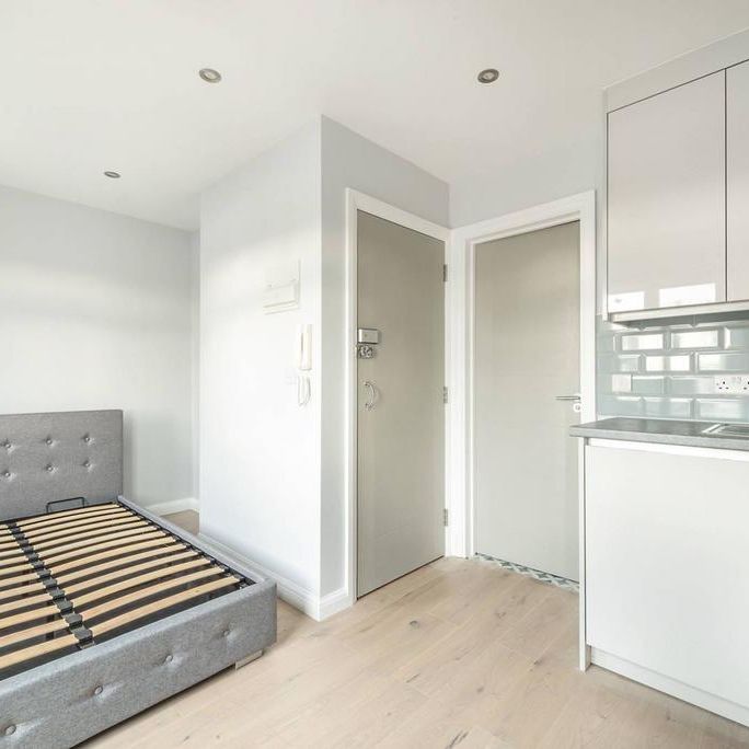 Studio to rent - Photo 1