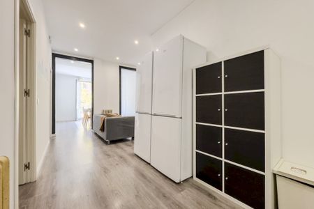 Very bright double room in Barcelona - Photo 2