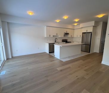 For Lease - 50 McAush Street, Barrie, Ontario - Photo 1