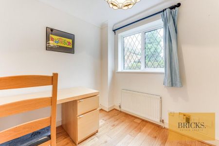 4 bedroom detached house to rent - Photo 3