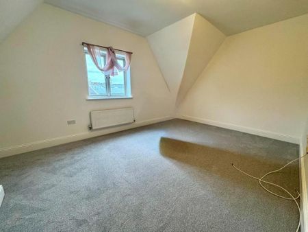 4 bedroom end of terrace house to rent - Photo 2